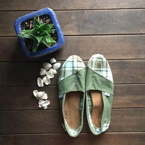 Super cute TOMS!!!